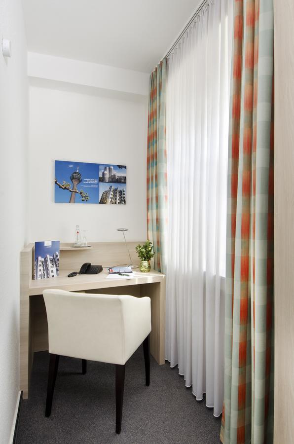 Hotel am Hofgarten Düsseldorf Buitenkant foto