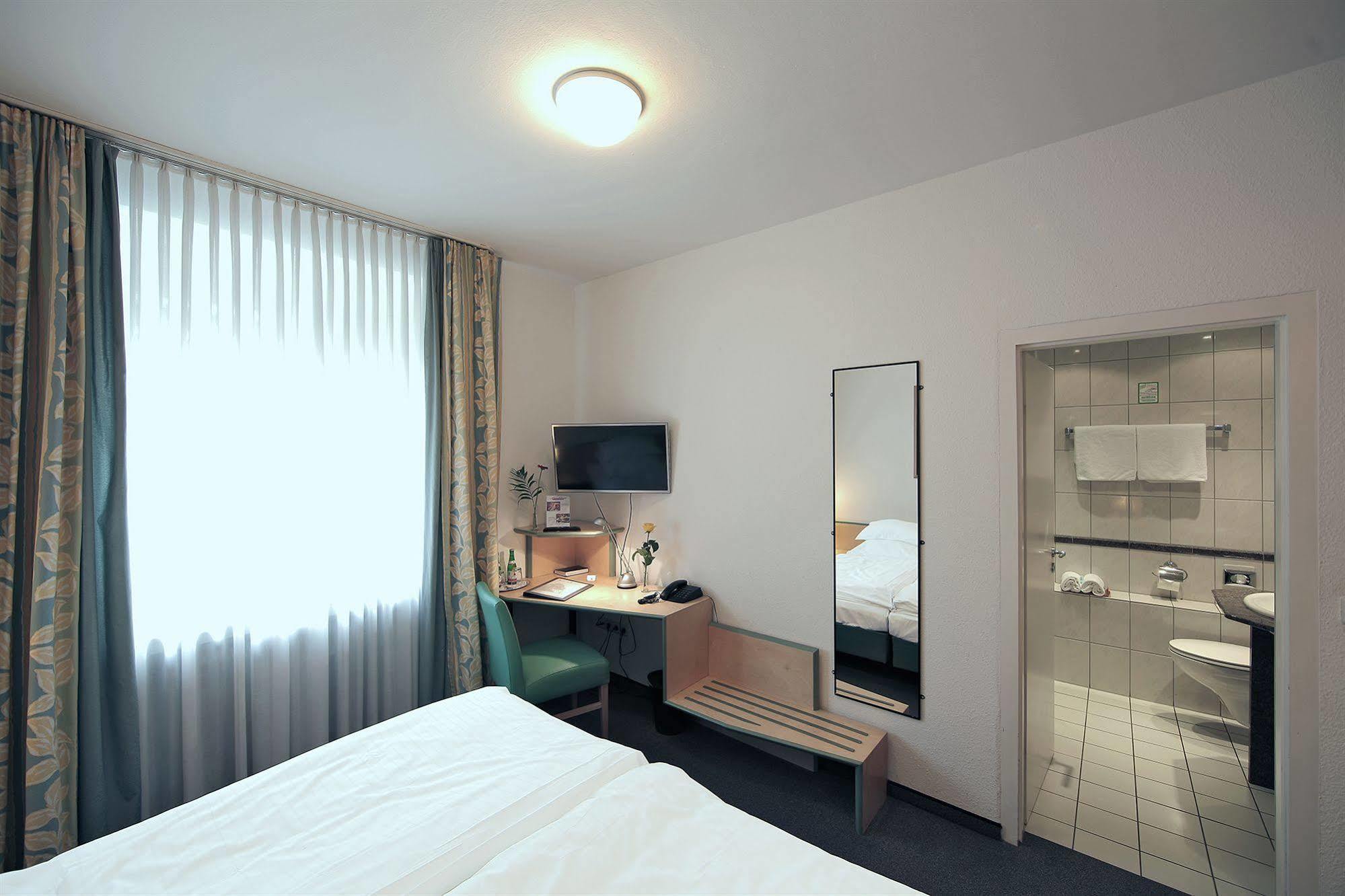 Hotel am Hofgarten Düsseldorf Buitenkant foto
